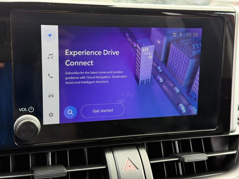 Toyota RAV4 Vehicle Full-screen Gallery Image 15