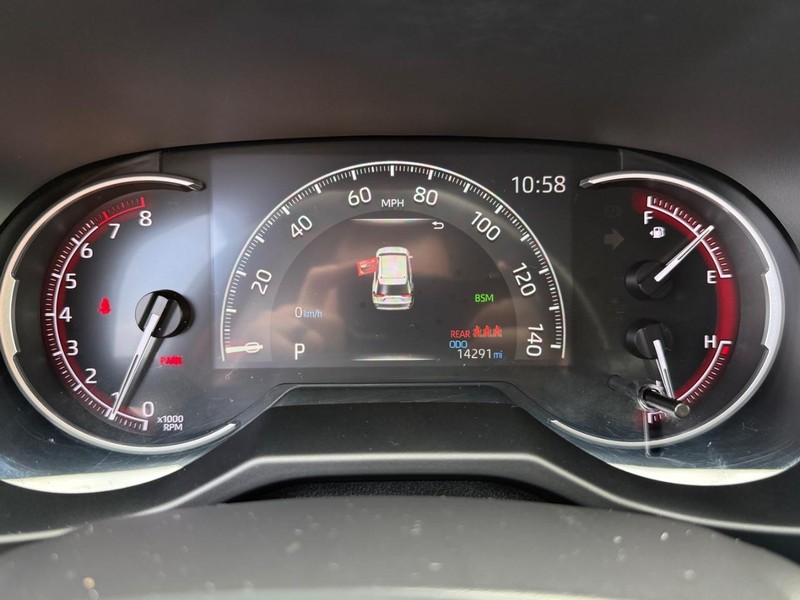 Toyota RAV4 Vehicle Full-screen Gallery Image 20
