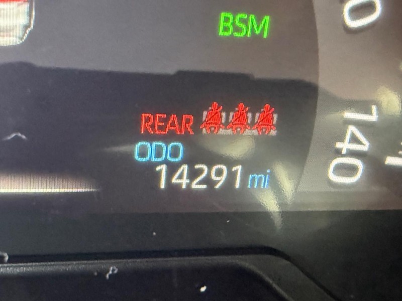 Toyota RAV4 Vehicle Full-screen Gallery Image 21