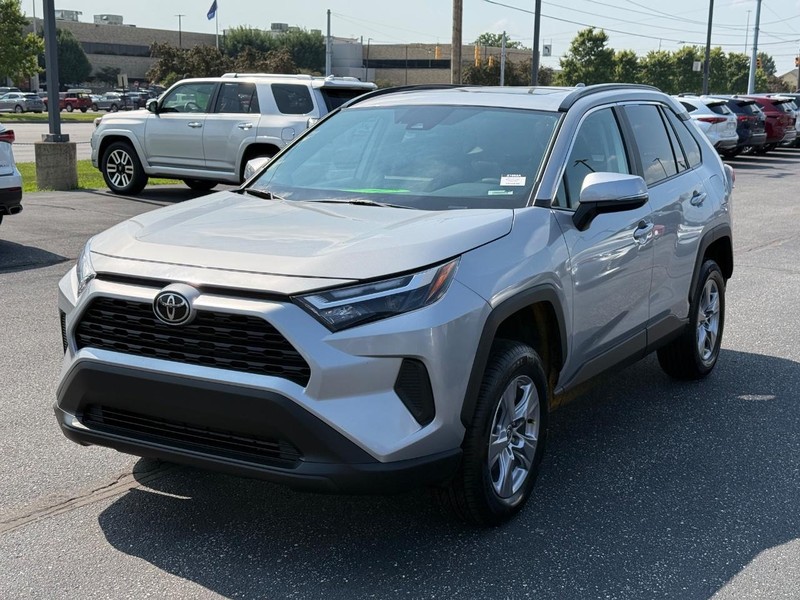 Toyota RAV4 Vehicle Full-screen Gallery Image 09