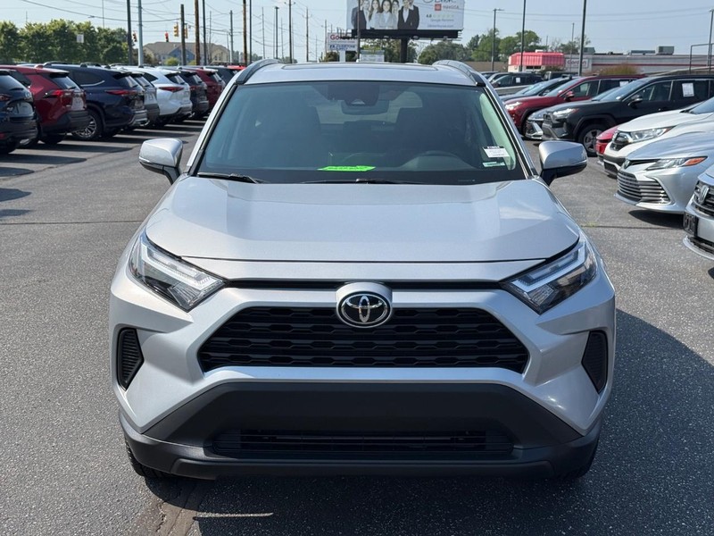 Toyota RAV4 Vehicle Full-screen Gallery Image 10