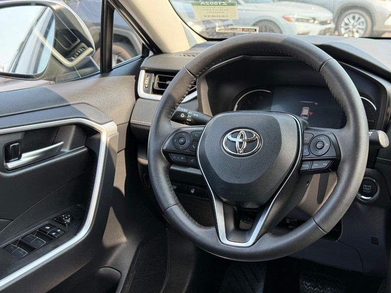 Toyota RAV4 Vehicle Full-screen Gallery Image 14