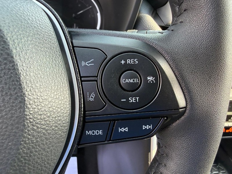 Toyota RAV4 Vehicle Full-screen Gallery Image 16