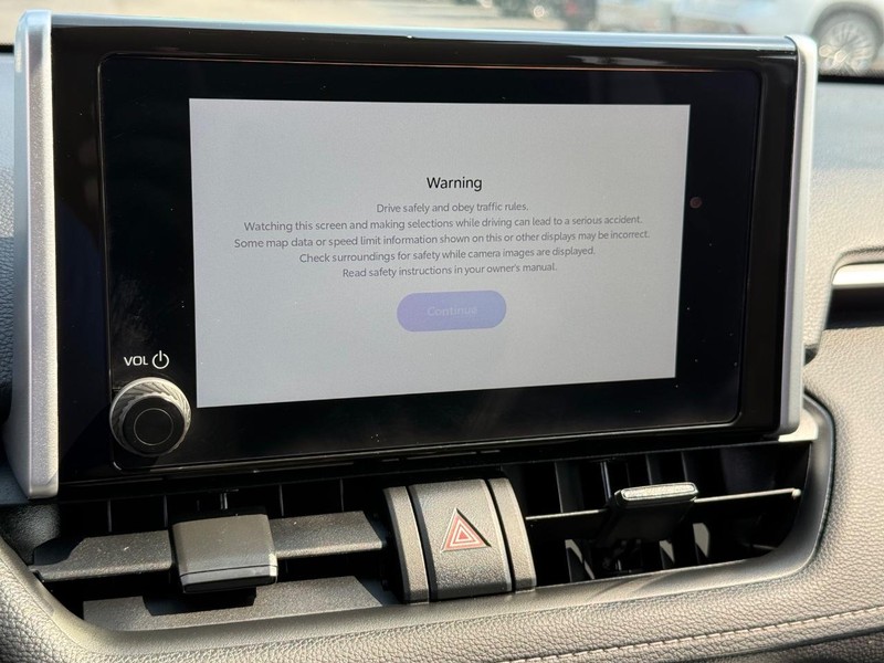 Toyota RAV4 Vehicle Full-screen Gallery Image 19