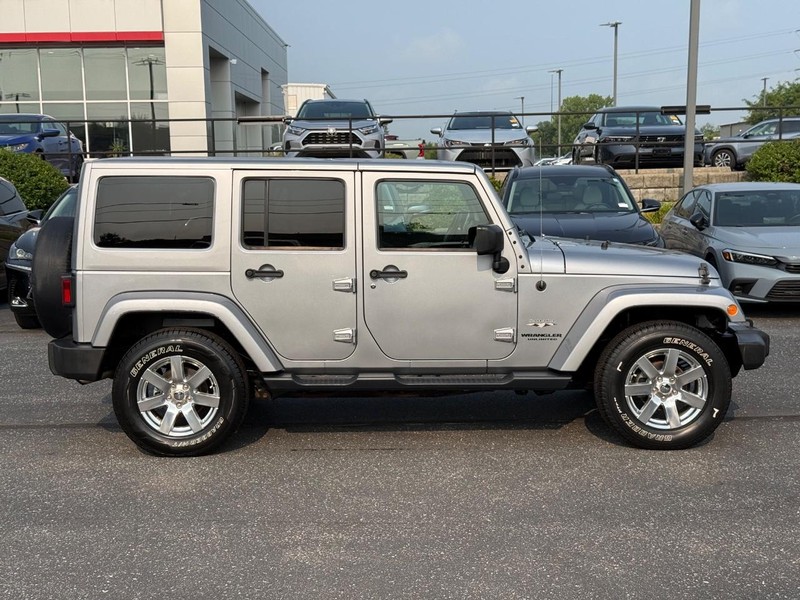 Jeep Wrangler Unlimited Vehicle Image 02