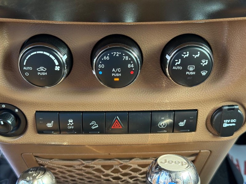 Jeep Wrangler Unlimited Vehicle Image 16