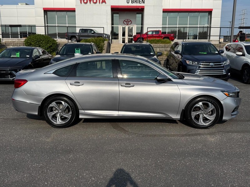 Honda Accord Sedan Vehicle Full-screen Gallery Image 02