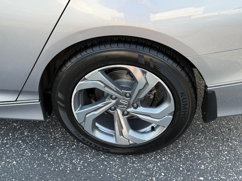 Honda Accord Sedan Vehicle Full-screen Gallery Image 06