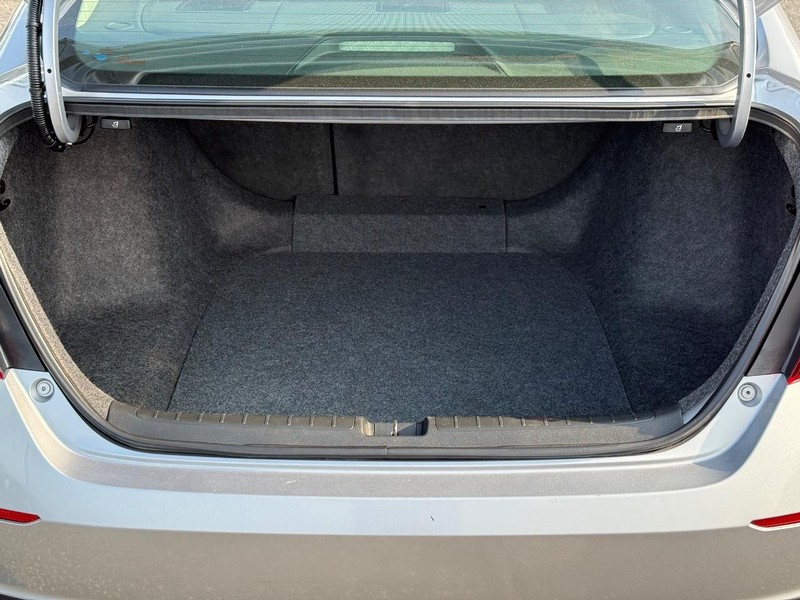 Honda Accord Sedan Vehicle Full-screen Gallery Image 07