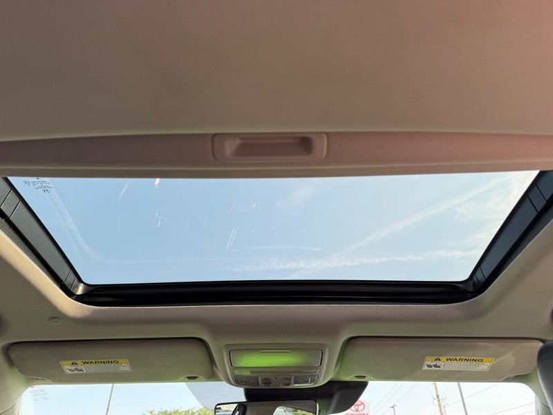 Honda Accord Sedan Vehicle Full-screen Gallery Image 11