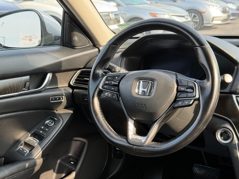Honda Accord Sedan Vehicle Full-screen Gallery Image 13