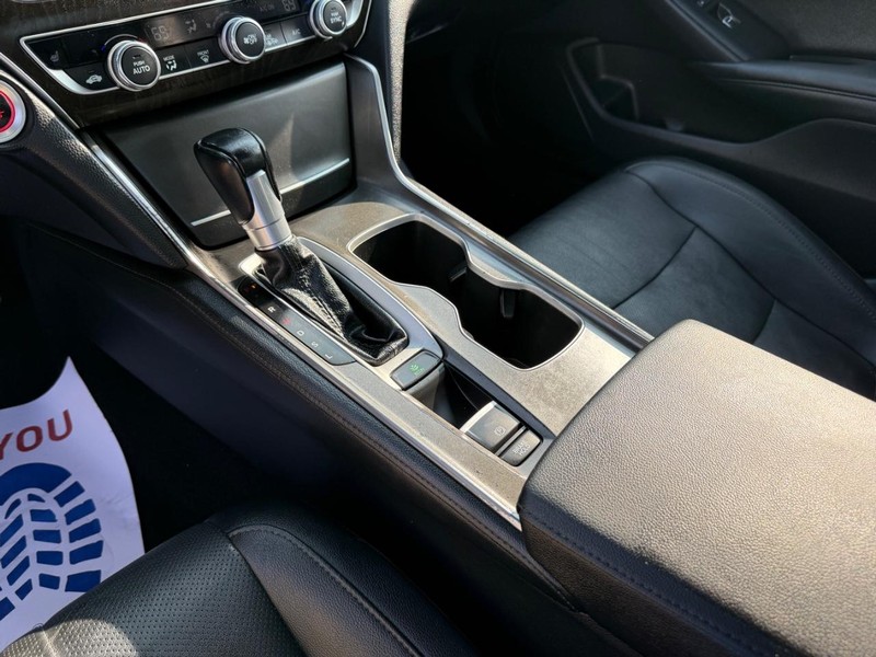 Honda Accord Sedan Vehicle Full-screen Gallery Image 21
