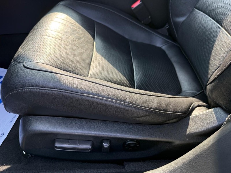 Honda Accord Sedan Vehicle Full-screen Gallery Image 27
