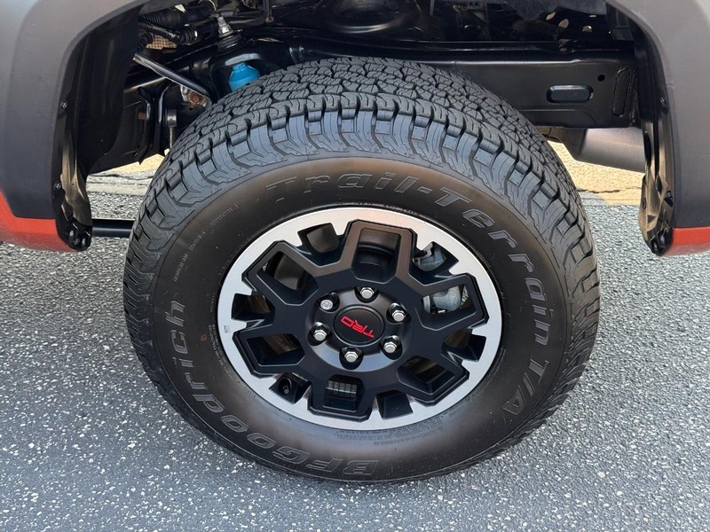 Toyota Tacoma 4WD Vehicle Image 06