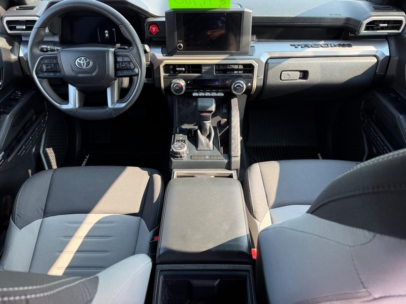 Toyota Tacoma 4WD Vehicle Image 11