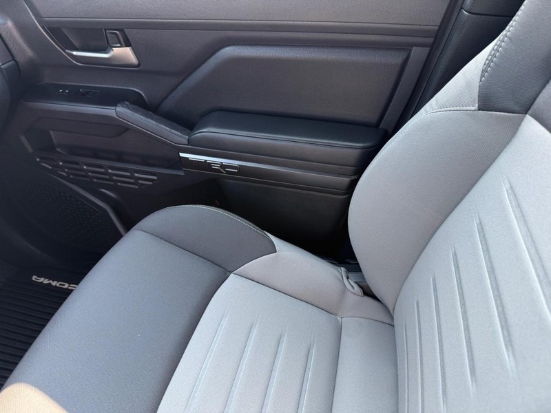 Toyota Tacoma 4WD Vehicle Image 21