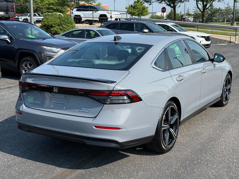 Honda Accord Hybrid Vehicle Full-screen Gallery Image 03