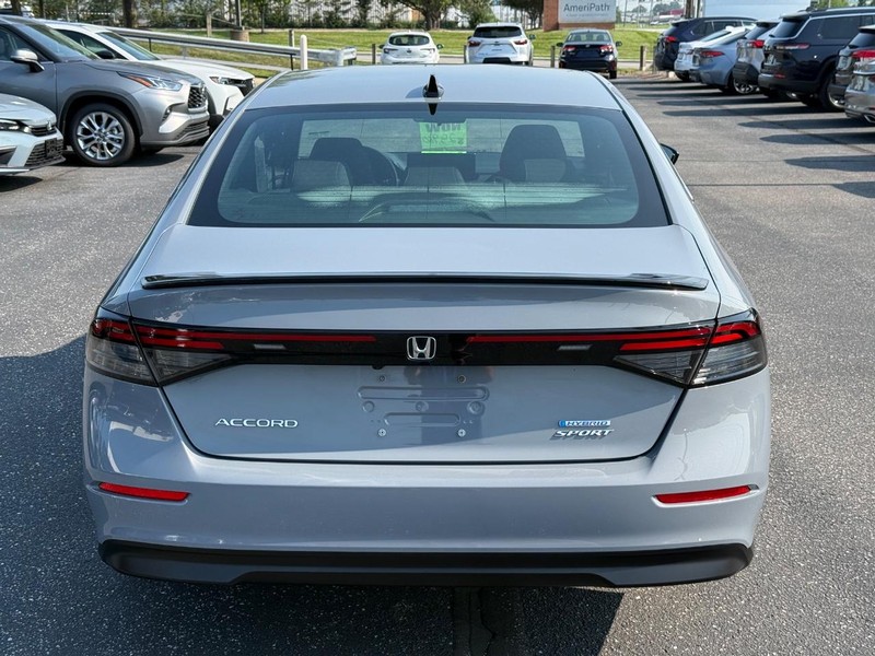 Honda Accord Hybrid Vehicle Full-screen Gallery Image 04