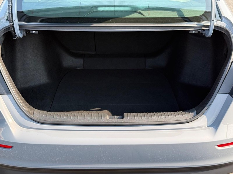 Honda Accord Hybrid Vehicle Full-screen Gallery Image 07