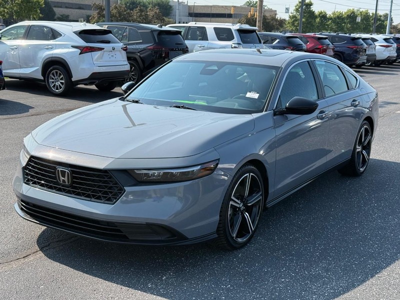 Honda Accord Hybrid Vehicle Full-screen Gallery Image 08
