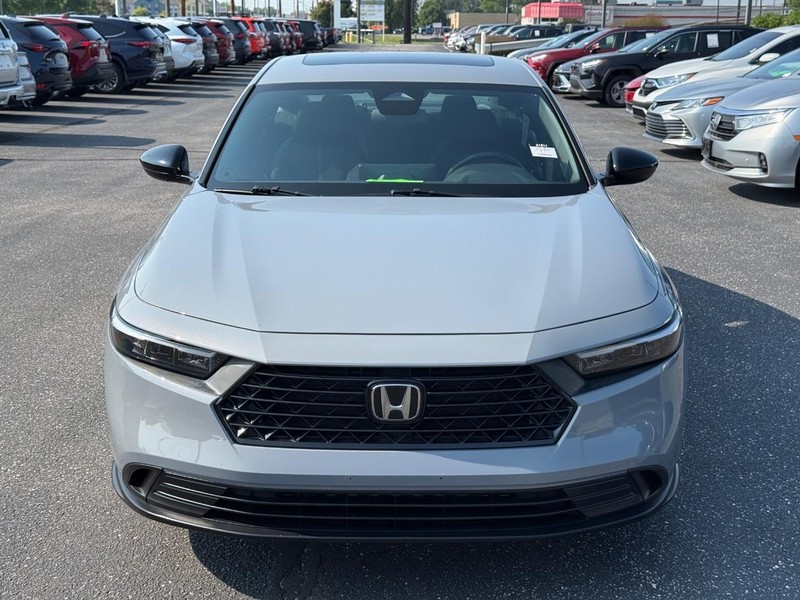 Honda Accord Hybrid Vehicle Full-screen Gallery Image 09