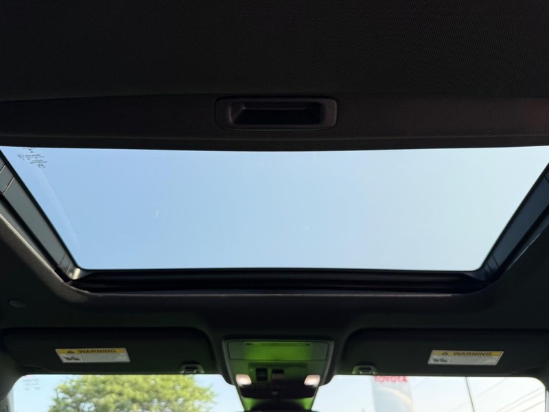Honda Accord Hybrid Vehicle Full-screen Gallery Image 11