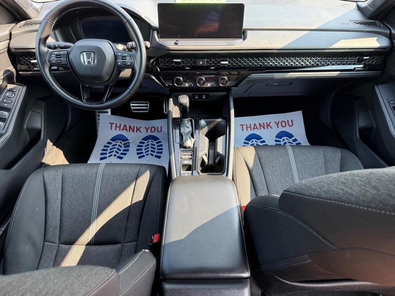 Honda Accord Hybrid Vehicle Full-screen Gallery Image 12