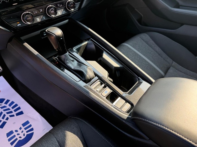 Honda Accord Hybrid Vehicle Full-screen Gallery Image 20