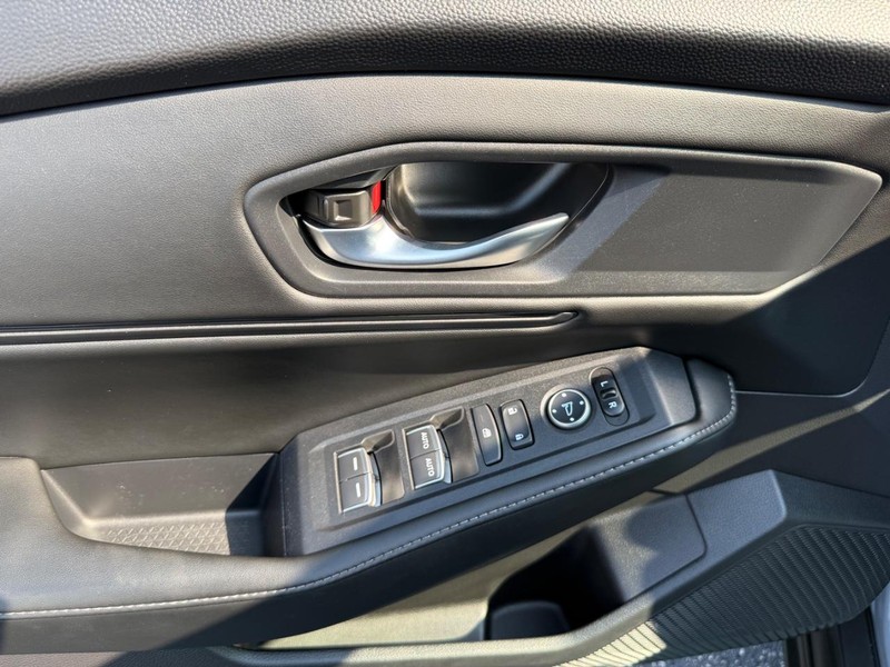 Honda Accord Hybrid Vehicle Full-screen Gallery Image 25