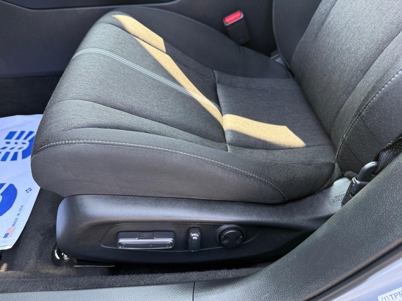 Honda Accord Hybrid Vehicle Full-screen Gallery Image 26