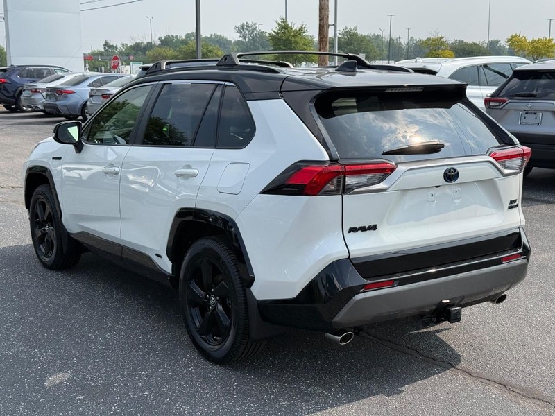 Toyota RAV4 Vehicle Image 05