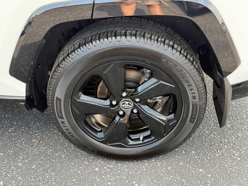 Toyota RAV4 Vehicle Image 06