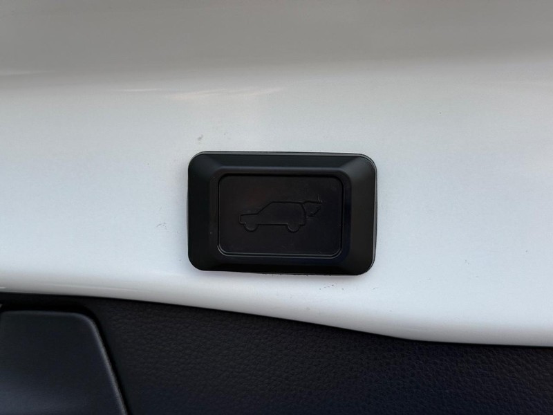 Toyota RAV4 Vehicle Image 08
