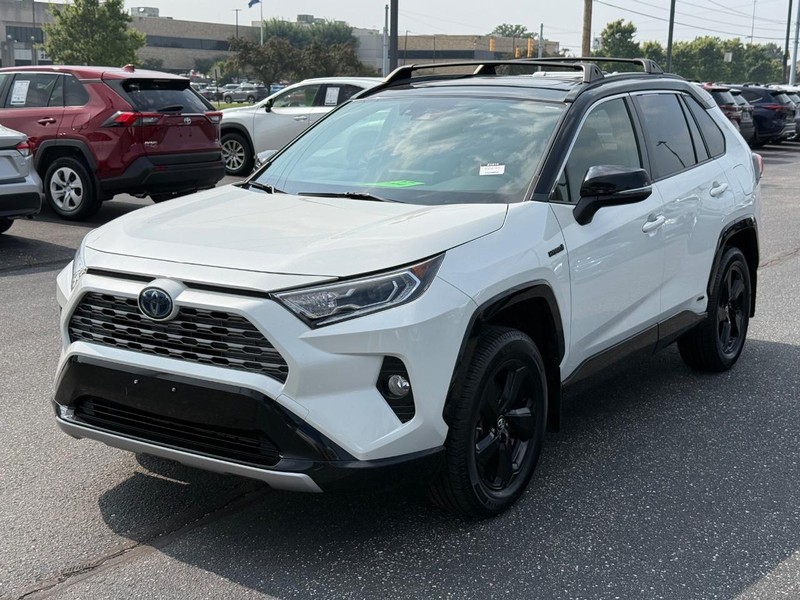 Toyota RAV4 Vehicle Image 09