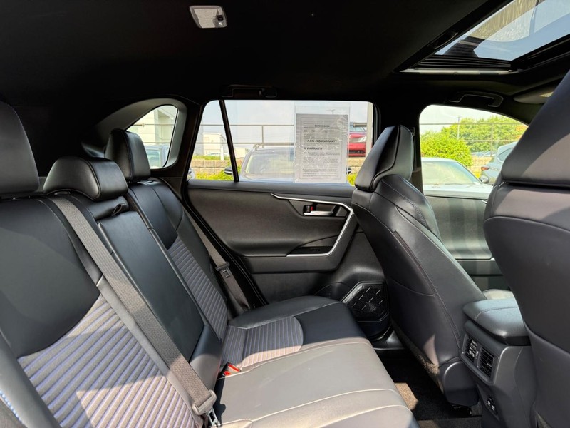 Toyota RAV4 Vehicle Image 11