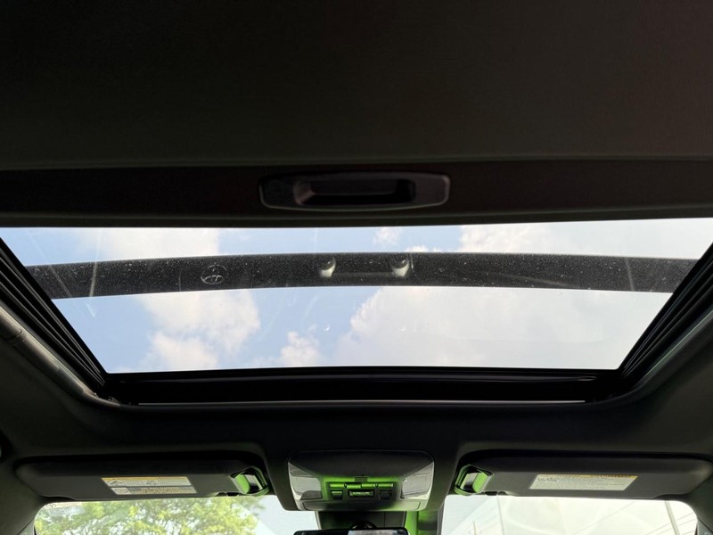 Toyota RAV4 Vehicle Image 12