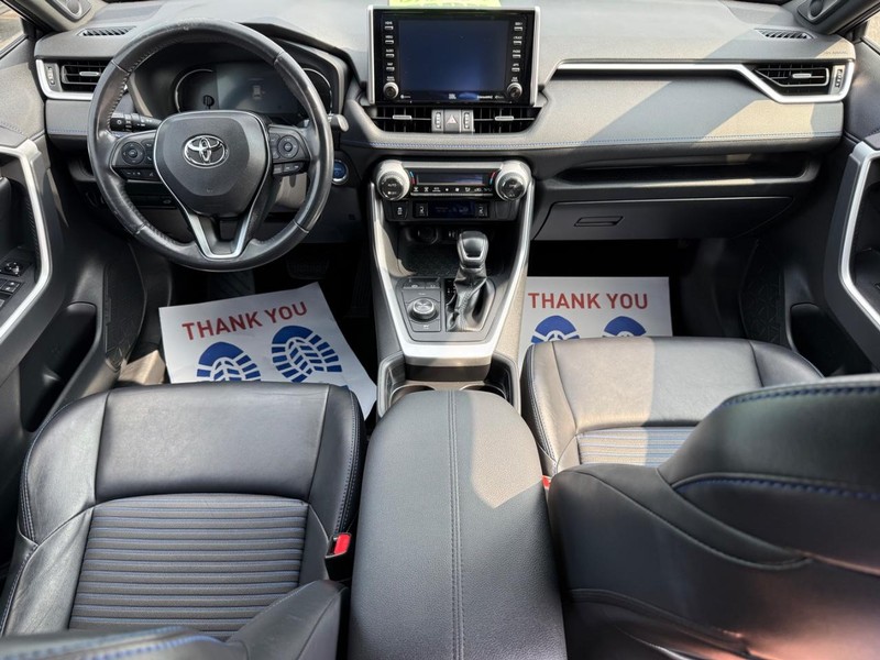 Toyota RAV4 Vehicle Image 13