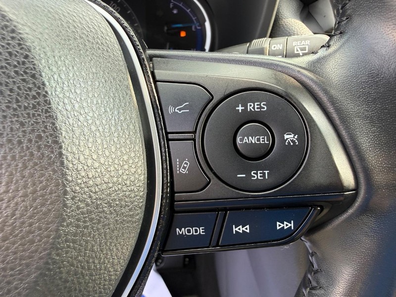 Toyota RAV4 Vehicle Image 16