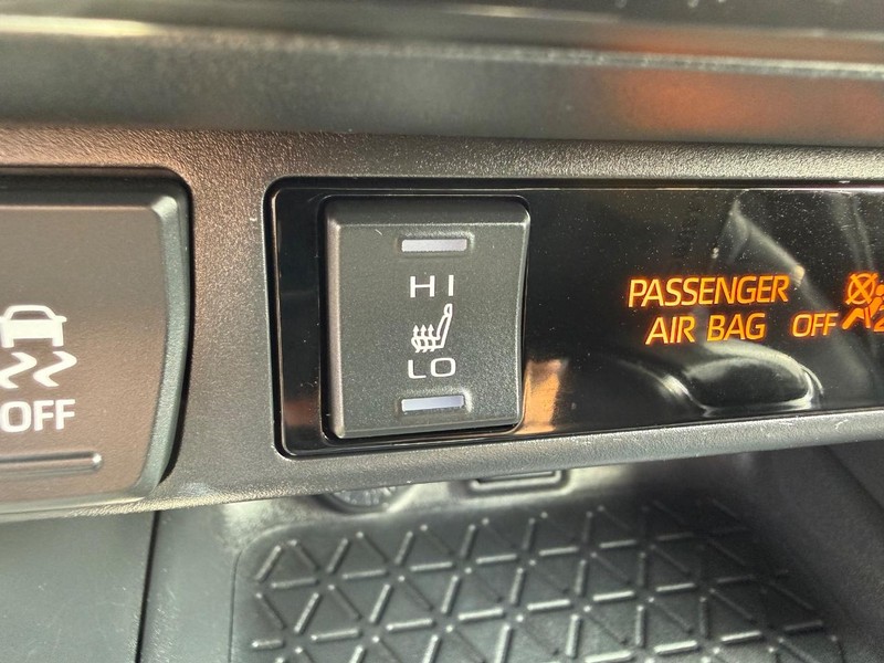 Toyota RAV4 Vehicle Image 18