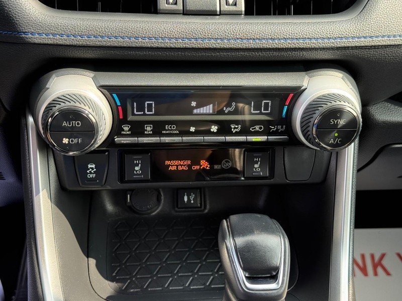 Toyota RAV4 Vehicle Image 21