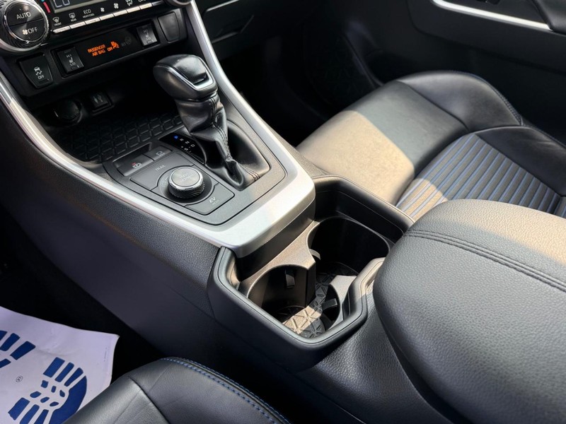 Toyota RAV4 Vehicle Image 22