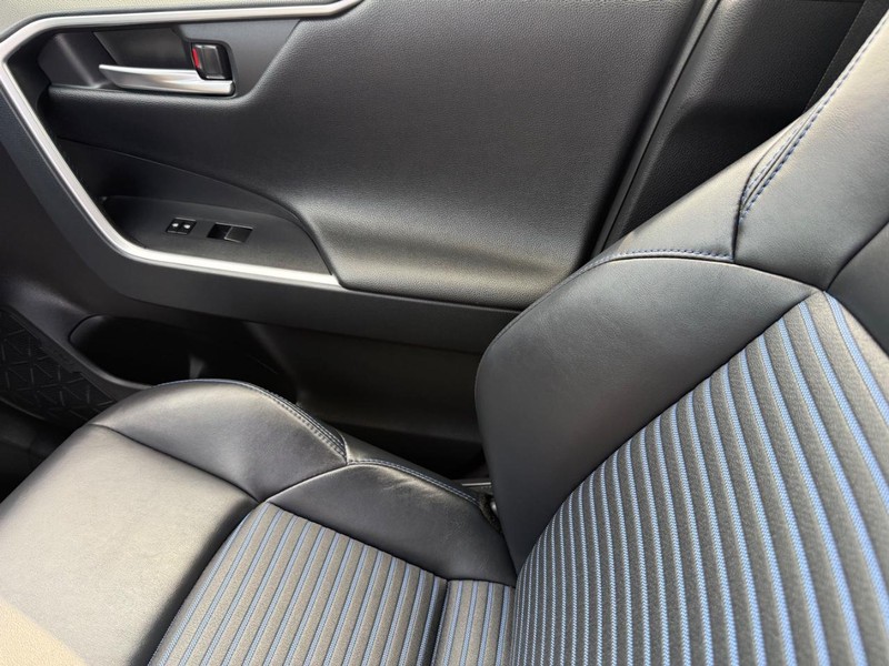 Toyota RAV4 Vehicle Image 23