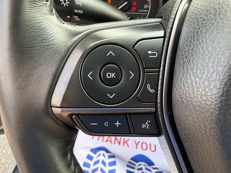 Toyota Camry Vehicle Full-screen Gallery Image 13