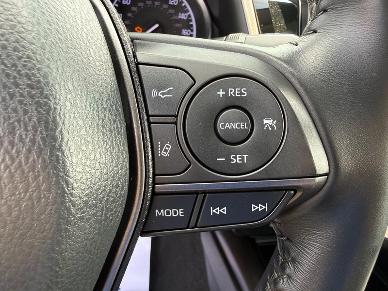 Toyota Camry Vehicle Full-screen Gallery Image 14