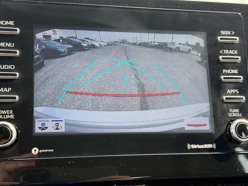 Toyota Camry Vehicle Full-screen Gallery Image 17