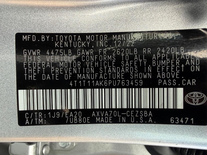 Toyota Camry Vehicle Full-screen Gallery Image 24