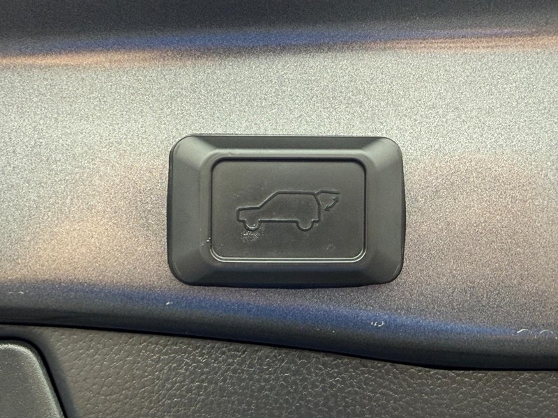 Toyota RAV4 Vehicle Image 08