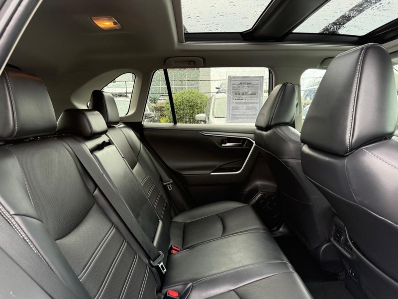 Toyota RAV4 Vehicle Image 11