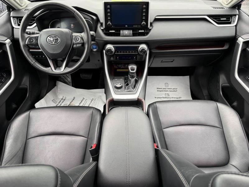 Toyota RAV4 Vehicle Image 13