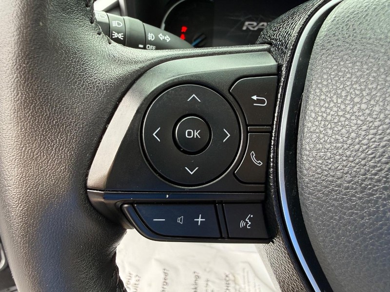 Toyota RAV4 Vehicle Image 15